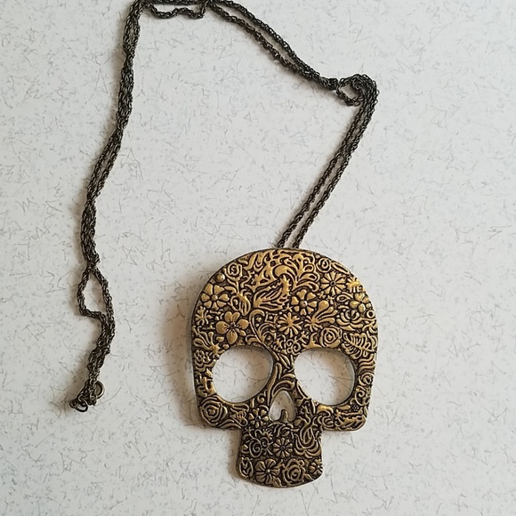 Jewelry - Skull Pendant Necklace